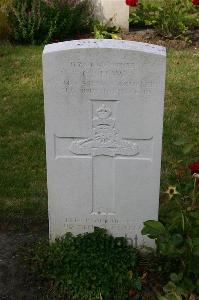 Dozinghem Military Cemetery - Shaw, Cyril