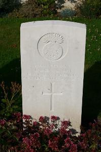 Dozinghem Military Cemetery - Sim, James Coull
