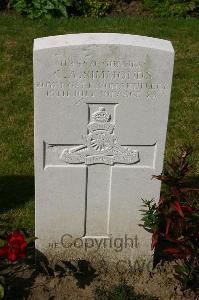 Dozinghem Military Cemetery - Simmonds, C A