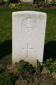 Dozinghem Military Cemetery - Simon, John Thomas