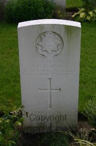 Dozinghem Military Cemetery - Simonds, John Gates