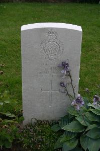 Dozinghem Military Cemetery - Sims, S