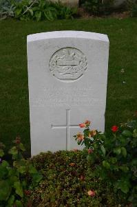 Dozinghem Military Cemetery - Skuse, G F