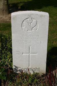 Dozinghem Military Cemetery - Slack, T W