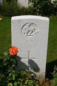 Dozinghem Military Cemetery - Slater, T W W