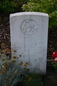 Dozinghem Military Cemetery - Sleep, Leonard James