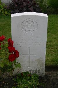 Dozinghem Military Cemetery - Small, H