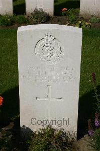 Dozinghem Military Cemetery - Smalley, Thomas