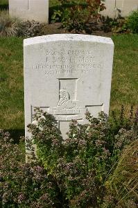Dozinghem Military Cemetery - Smallman, J