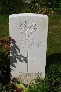 Dozinghem Military Cemetery - Smith-Fraser, J