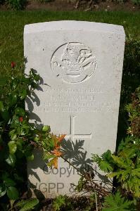 Dozinghem Military Cemetery - Smith, B E