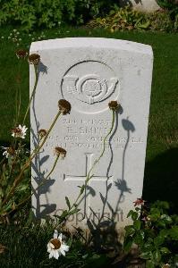 Dozinghem Military Cemetery - Smith, Ernest