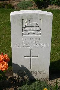 Dozinghem Military Cemetery - Smith, John Thomas