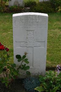 Dozinghem Military Cemetery - Smith, Victor Leonard