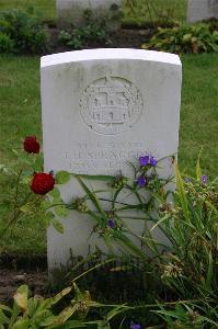 Dozinghem Military Cemetery - Spraggons, J H