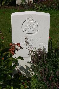 Dozinghem Military Cemetery - Spurr, F J