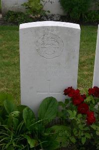 Dozinghem Military Cemetery - Squires, Harry Reeves