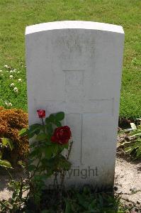 Dozinghem Military Cemetery - Staley, E