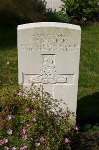 Dozinghem Military Cemetery - Stalker, W