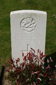 Dozinghem Military Cemetery - Stanway, Gerald