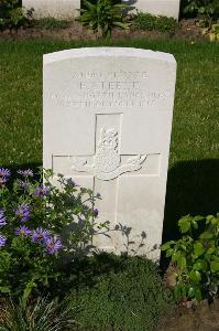 Dozinghem Military Cemetery - Steele, Percy