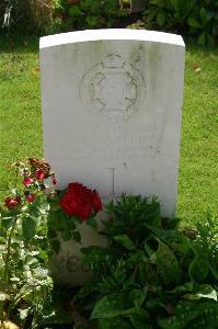 Dozinghem Military Cemetery - Stelfox, William John Charles