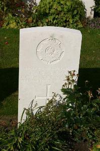 Dozinghem Military Cemetery - Stevenson, T