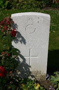 Dozinghem Military Cemetery - Stewart, G