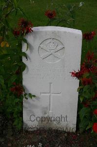Dozinghem Military Cemetery - Stirzaker, Thomas William