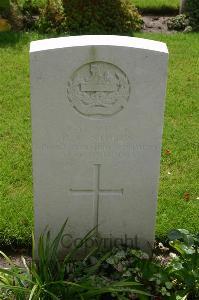 Dozinghem Military Cemetery - Stokes, H G