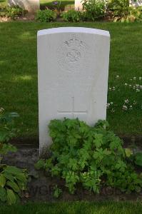 Dozinghem Military Cemetery - Stone, W P