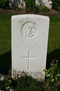 Dozinghem Military Cemetery - Strachan, John