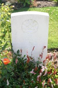 Dozinghem Military Cemetery - Stretton, H