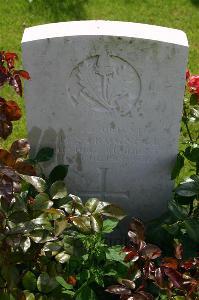 Dozinghem Military Cemetery - Strugnell, G H