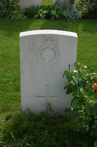 Dozinghem Military Cemetery - Stull, H J