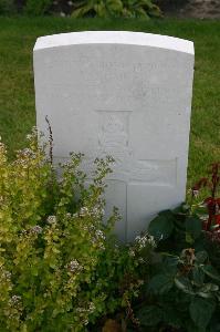 Dozinghem Military Cemetery - Sumner, Edward