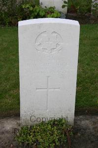 Dozinghem Military Cemetery - Surridge, Lester Thomas