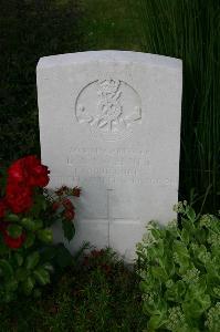Dozinghem Military Cemetery - Sweeney, D A