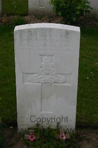 Dozinghem Military Cemetery - Taylor, Robert William