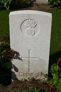 Dozinghem Military Cemetery - Thain, Edwin