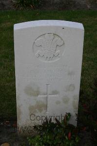 Dozinghem Military Cemetery - Thomas, Edgar James
