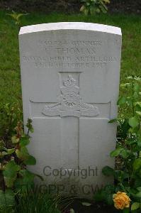 Dozinghem Military Cemetery - Thomas, F