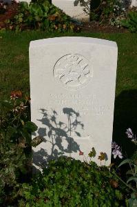 Dozinghem Military Cemetery - Thompson, F
