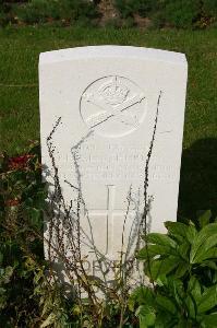 Dozinghem Military Cemetery - Thorley, Gerald