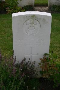 Dozinghem Military Cemetery - Thorne, Aaron