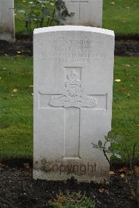 Dozinghem Military Cemetery - Thorpe, B
