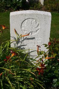 Dozinghem Military Cemetery - Tindale, H R