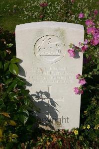 Dozinghem Military Cemetery - Titherington, T