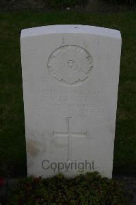 Dozinghem Military Cemetery - Trainer, Francis Arthur