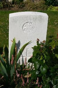 Dozinghem Military Cemetery - Troop, E